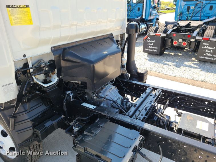 image for item DK4763 2006 Isuzu NPR  truck cab and chassis