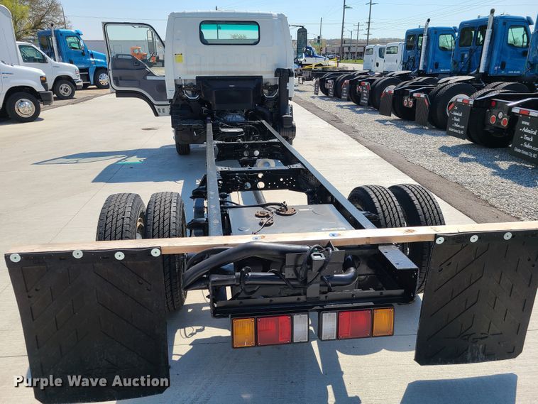 image for item DK4763 2006 Isuzu NPR  truck cab and chassis