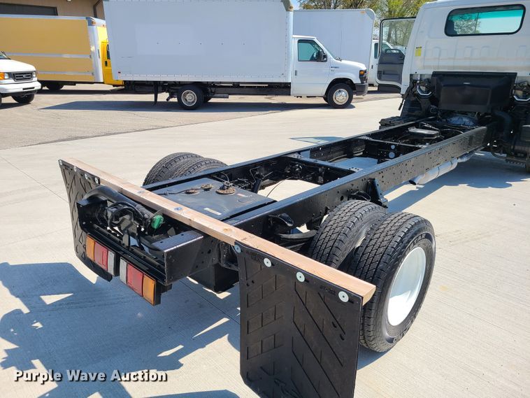 image for item DK4763 2006 Isuzu NPR  truck cab and chassis