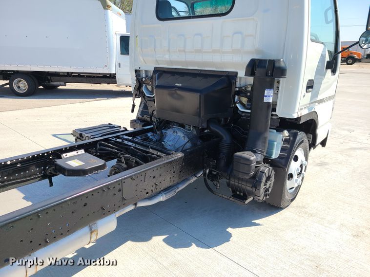 image for item DK4763 2006 Isuzu NPR  truck cab and chassis