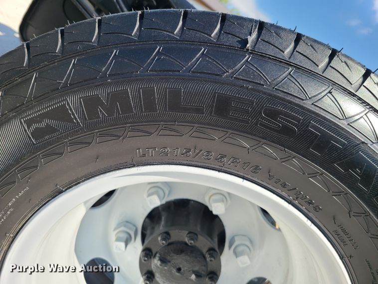 image for item DK4763 2006 Isuzu NPR  truck cab and chassis