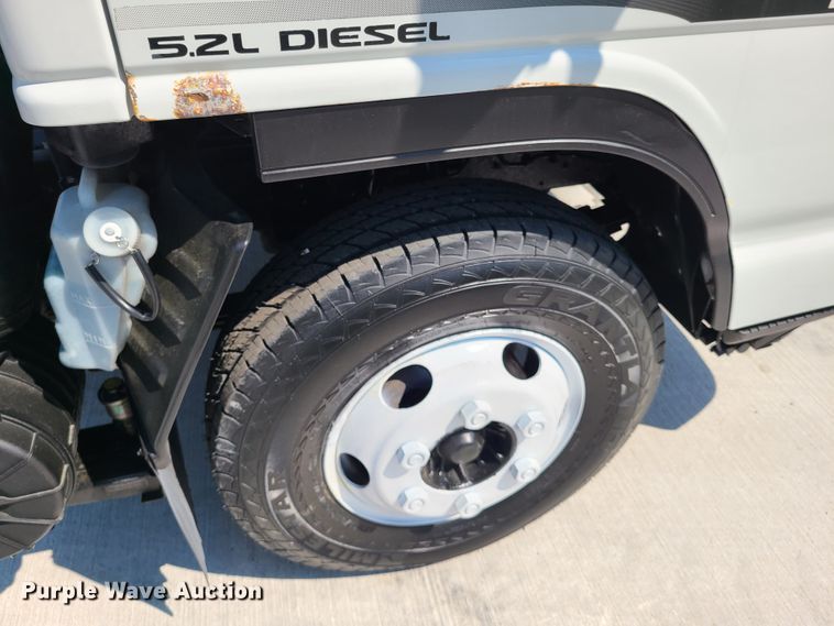 image for item DK4763 2006 Isuzu NPR  truck cab and chassis