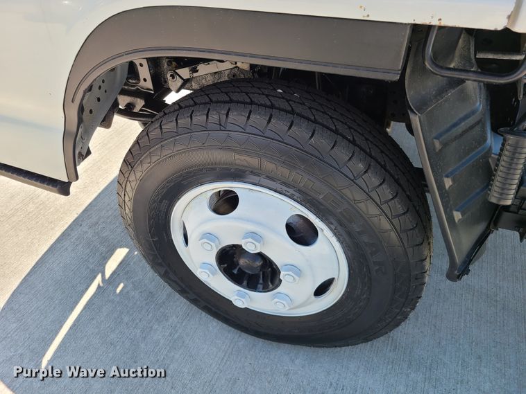 image for item DK4763 2006 Isuzu NPR  truck cab and chassis