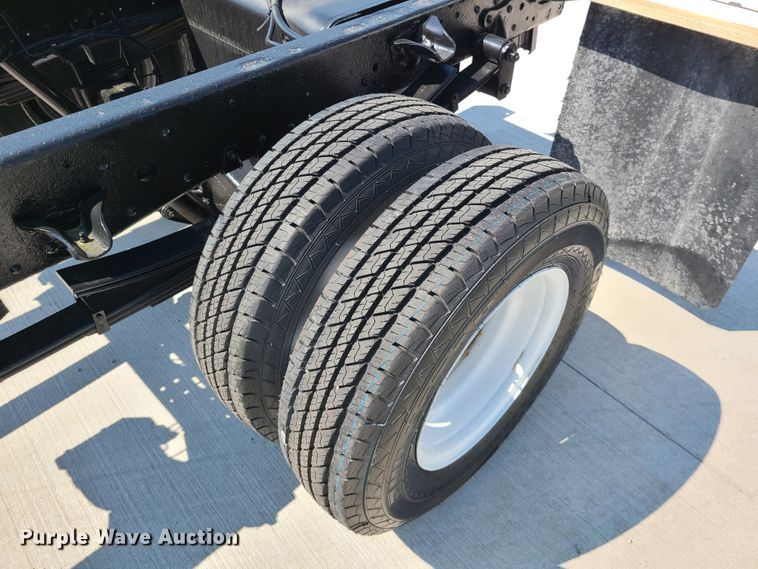 image for item DK4763 2006 Isuzu NPR  truck cab and chassis