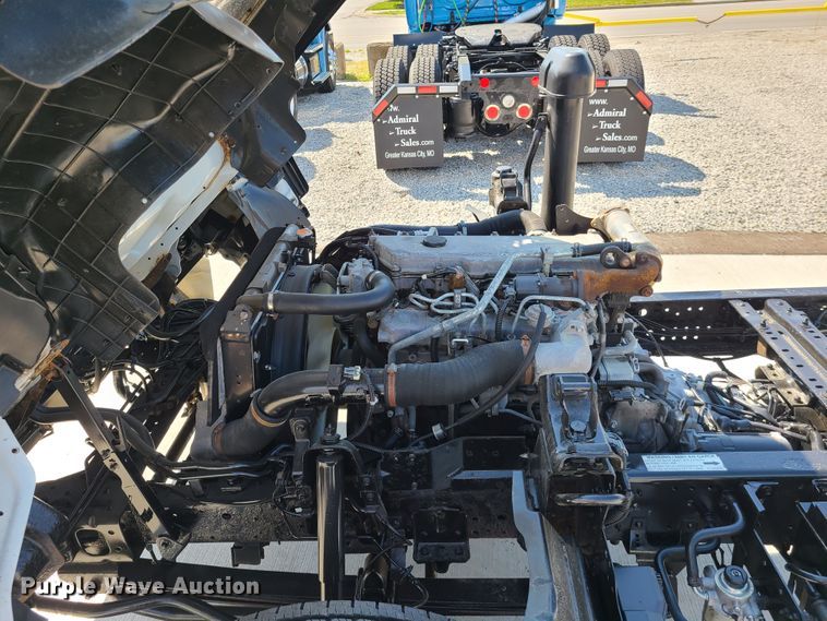 image for item DK4763 2006 Isuzu NPR  truck cab and chassis