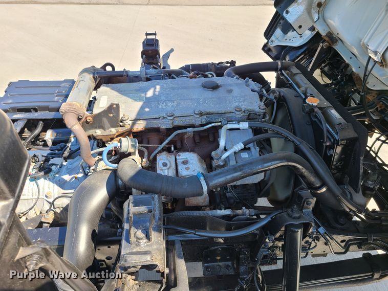 image for item DK4763 2006 Isuzu NPR  truck cab and chassis