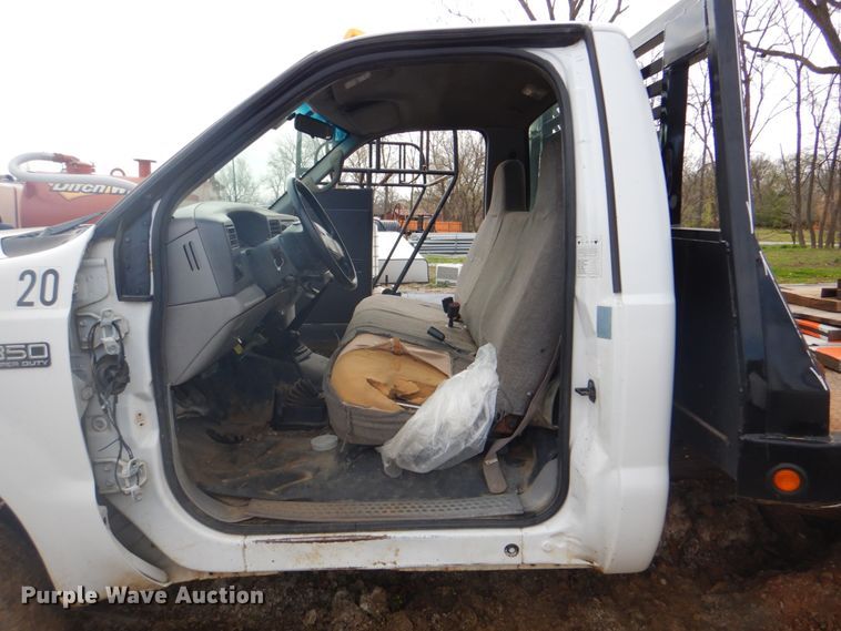 image for item DK5564 2000 Ford F350 Super Duty  flatbed pickup truck