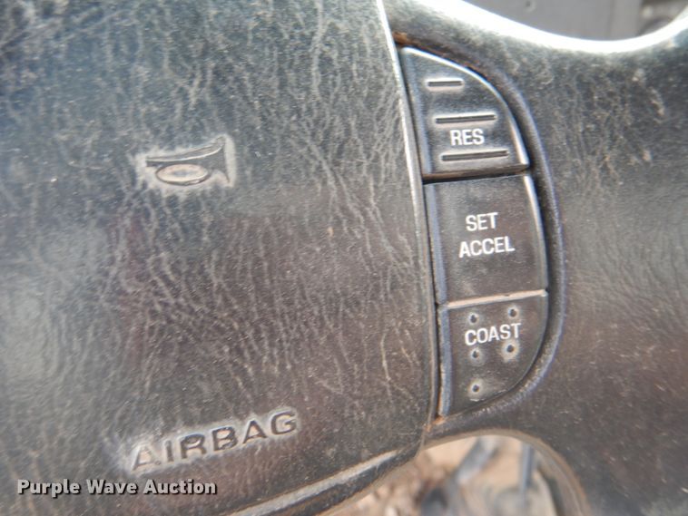 image for item DK5564 2000 Ford F350 Super Duty  flatbed pickup truck