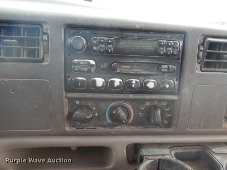 image for item DK5564 2000 Ford F350 Super Duty  flatbed pickup truck