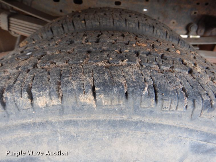 image for item DK5564 2000 Ford F350 Super Duty  flatbed pickup truck