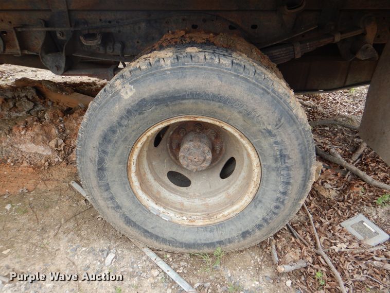 image for item DK5564 2000 Ford F350 Super Duty  flatbed pickup truck