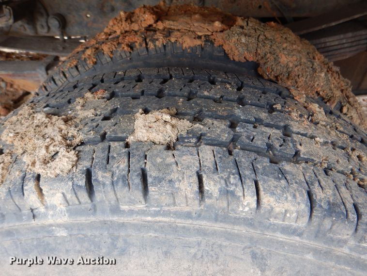 image for item DK5564 2000 Ford F350 Super Duty  flatbed pickup truck