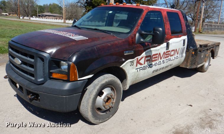 image for item DK5566 2006 Ford F350 Super Duty XL  Crew Cab flatbed pickup truck