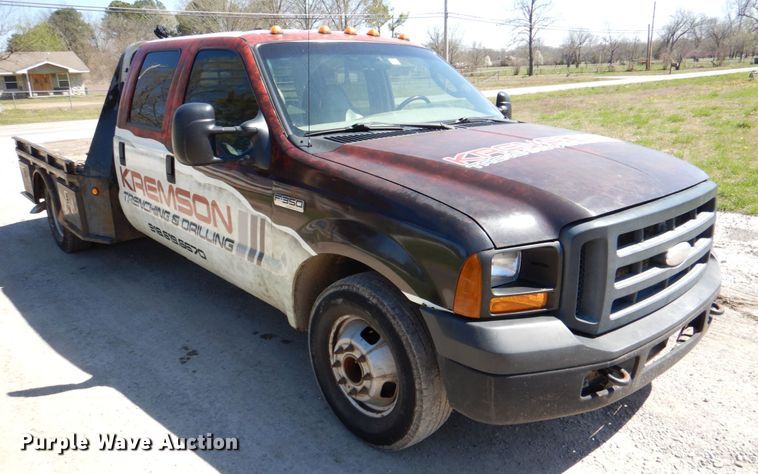 image for item DK5566 2006 Ford F350 Super Duty XL  Crew Cab flatbed pickup truck