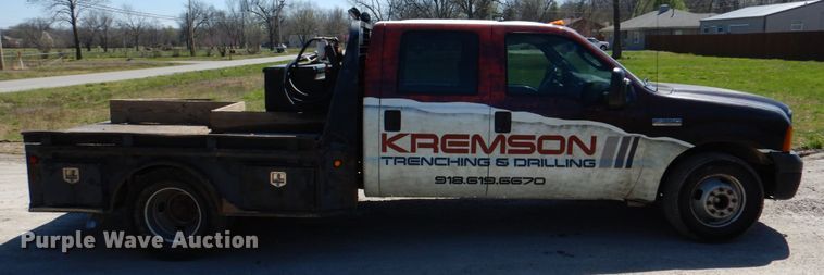 image for item DK5566 2006 Ford F350 Super Duty XL  Crew Cab flatbed pickup truck