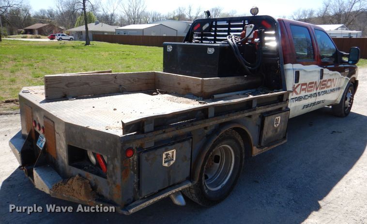 image for item DK5566 2006 Ford F350 Super Duty XL  Crew Cab flatbed pickup truck