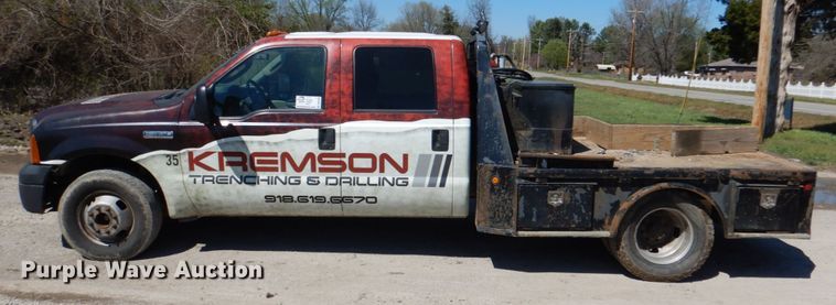 image for item DK5566 2006 Ford F350 Super Duty XL  Crew Cab flatbed pickup truck