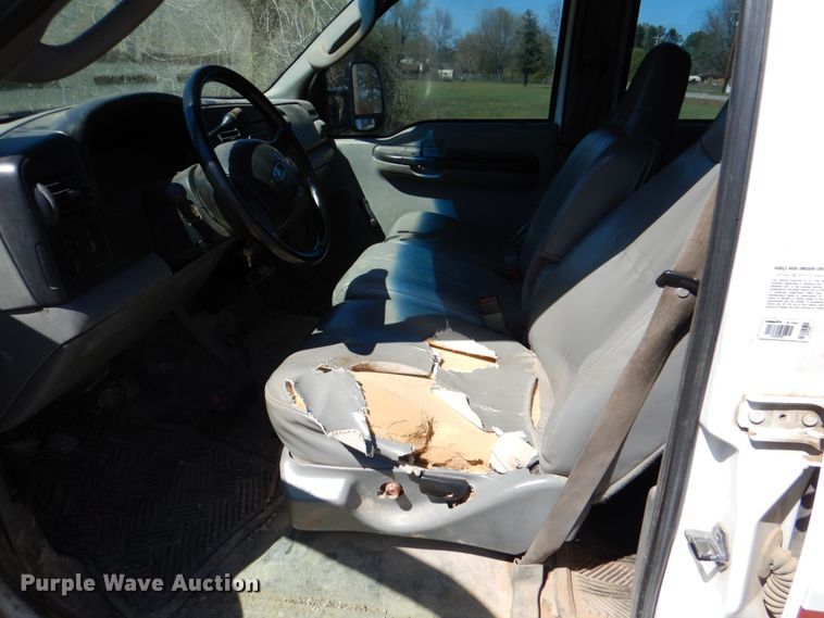 image for item DK5566 2006 Ford F350 Super Duty XL  Crew Cab flatbed pickup truck