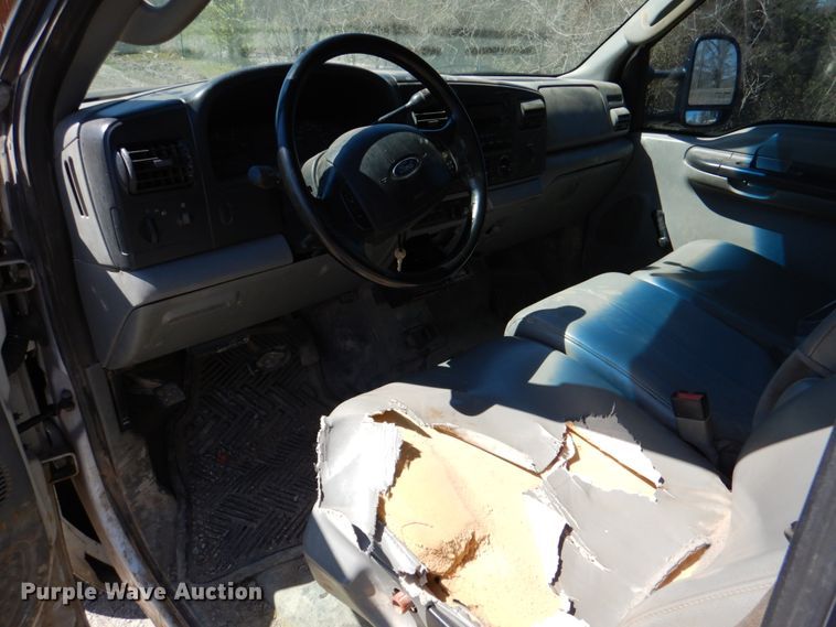 image for item DK5566 2006 Ford F350 Super Duty XL  Crew Cab flatbed pickup truck