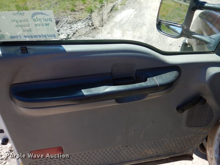 image for item DK5566 2006 Ford F350 Super Duty XL  Crew Cab flatbed pickup truck