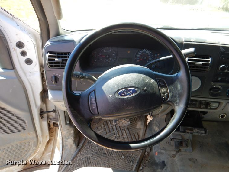 image for item DK5566 2006 Ford F350 Super Duty XL  Crew Cab flatbed pickup truck