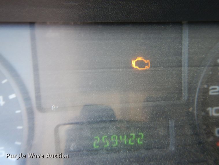 image for item DK5566 2006 Ford F350 Super Duty XL  Crew Cab flatbed pickup truck