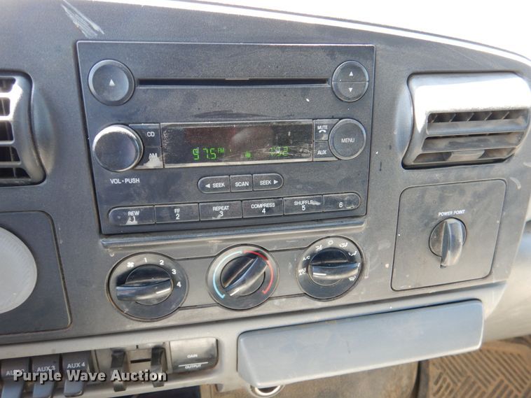 image for item DK5566 2006 Ford F350 Super Duty XL  Crew Cab flatbed pickup truck