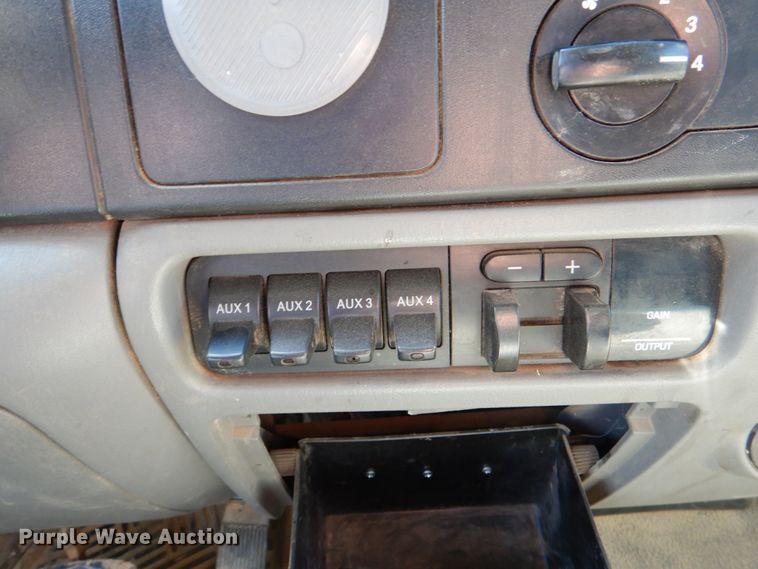 image for item DK5566 2006 Ford F350 Super Duty XL  Crew Cab flatbed pickup truck