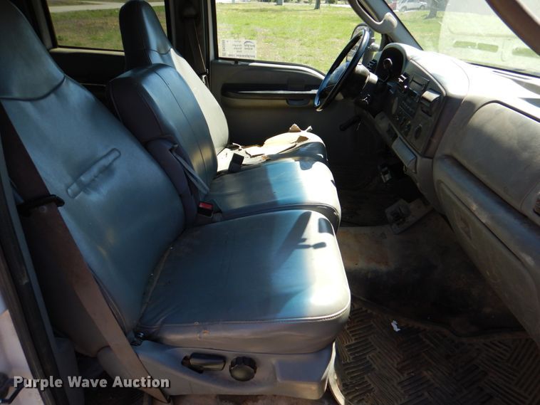 image for item DK5566 2006 Ford F350 Super Duty XL  Crew Cab flatbed pickup truck