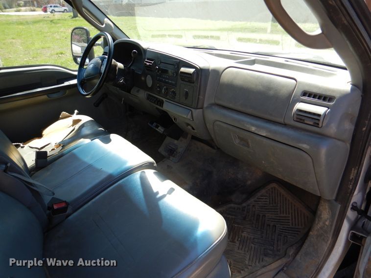 image for item DK5566 2006 Ford F350 Super Duty XL  Crew Cab flatbed pickup truck