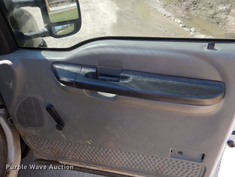 image for item DK5566 2006 Ford F350 Super Duty XL  Crew Cab flatbed pickup truck