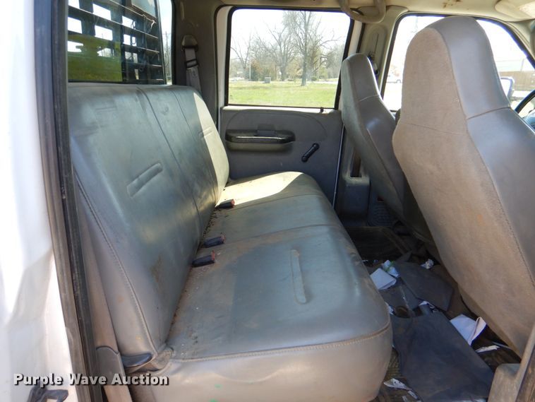 image for item DK5566 2006 Ford F350 Super Duty XL  Crew Cab flatbed pickup truck