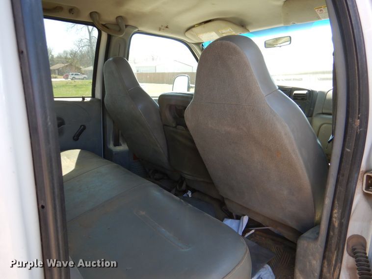 image for item DK5566 2006 Ford F350 Super Duty XL  Crew Cab flatbed pickup truck