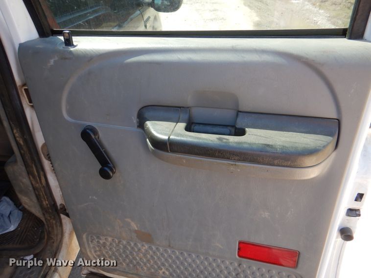 image for item DK5566 2006 Ford F350 Super Duty XL  Crew Cab flatbed pickup truck