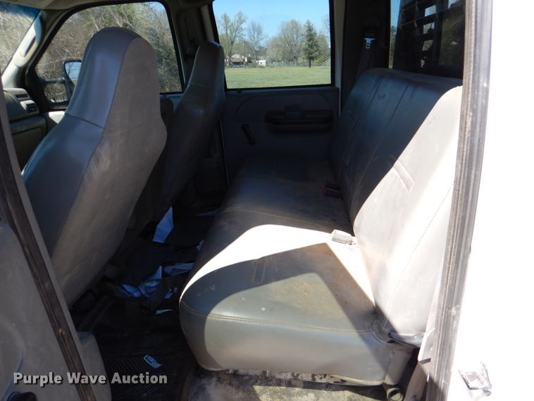 image for item DK5566 2006 Ford F350 Super Duty XL  Crew Cab flatbed pickup truck