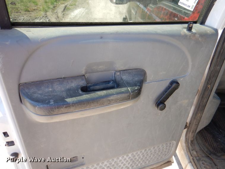 image for item DK5566 2006 Ford F350 Super Duty XL  Crew Cab flatbed pickup truck