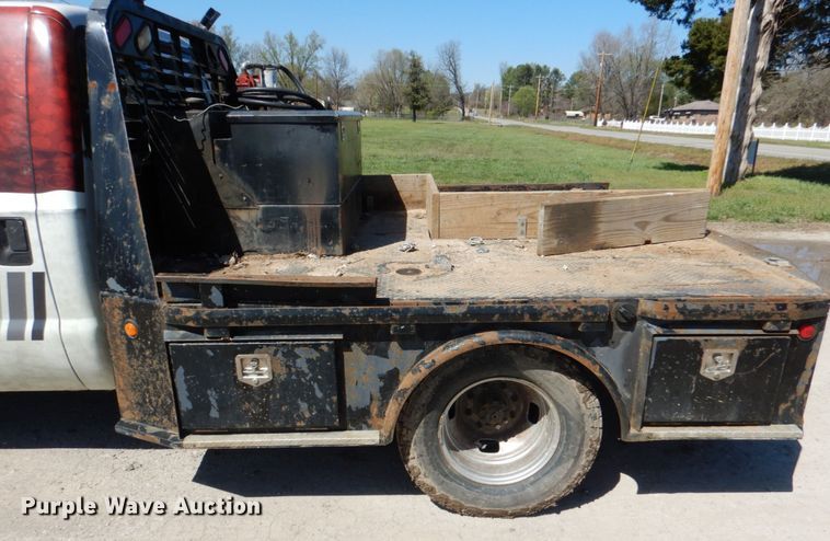 image for item DK5566 2006 Ford F350 Super Duty XL  Crew Cab flatbed pickup truck