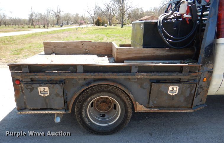 image for item DK5566 2006 Ford F350 Super Duty XL  Crew Cab flatbed pickup truck