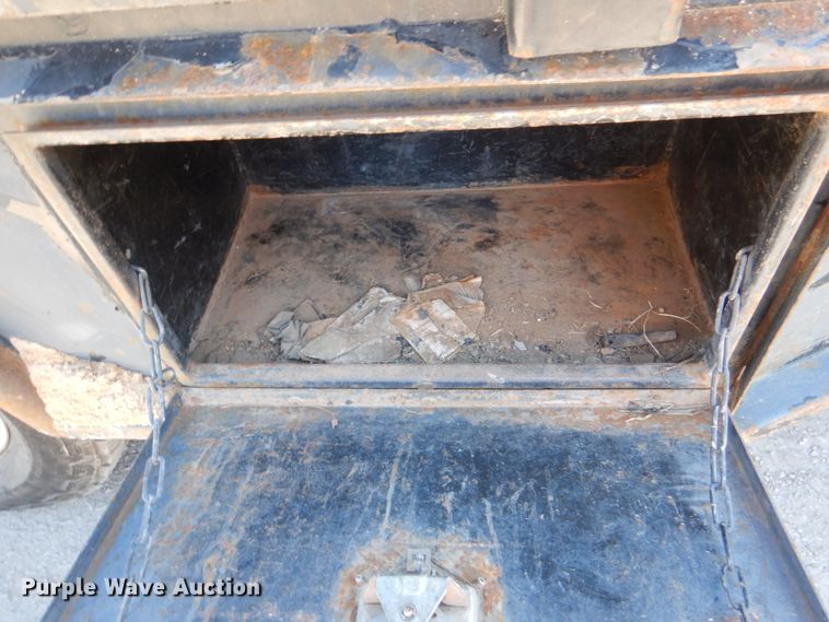 image for item DK5566 2006 Ford F350 Super Duty XL  Crew Cab flatbed pickup truck