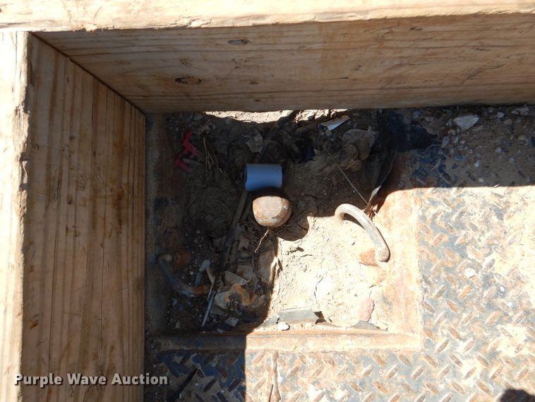 image for item DK5566 2006 Ford F350 Super Duty XL  Crew Cab flatbed pickup truck