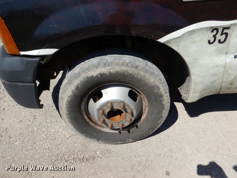 image for item DK5566 2006 Ford F350 Super Duty XL  Crew Cab flatbed pickup truck