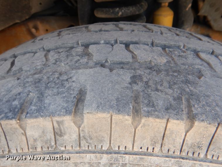 image for item DK5566 2006 Ford F350 Super Duty XL  Crew Cab flatbed pickup truck