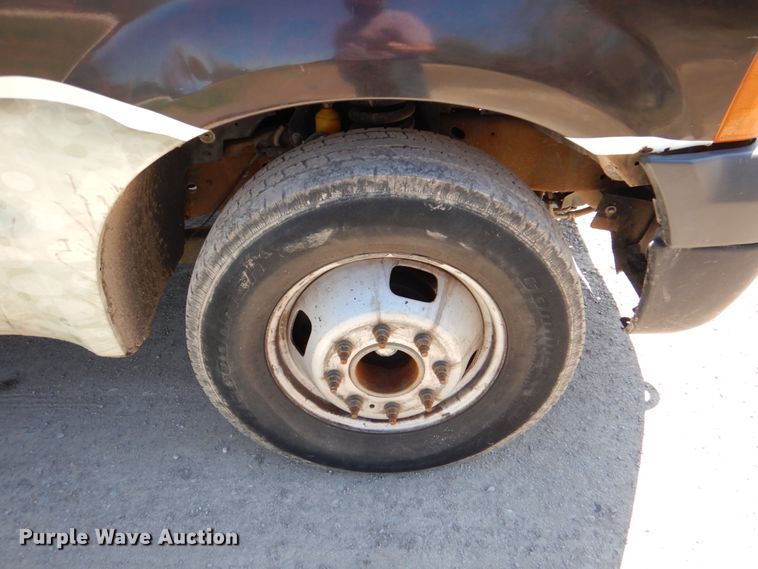 image for item DK5566 2006 Ford F350 Super Duty XL  Crew Cab flatbed pickup truck