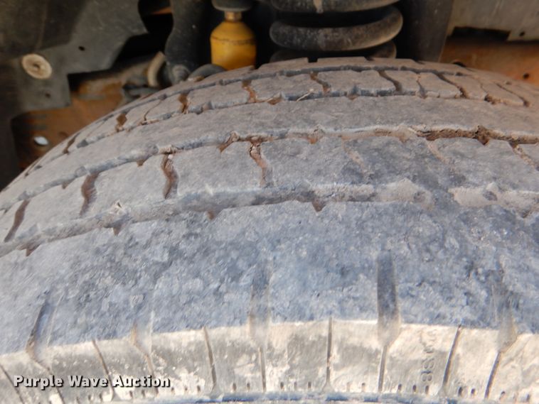 image for item DK5566 2006 Ford F350 Super Duty XL  Crew Cab flatbed pickup truck