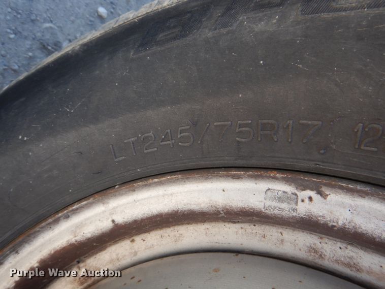 image for item DK5566 2006 Ford F350 Super Duty XL  Crew Cab flatbed pickup truck