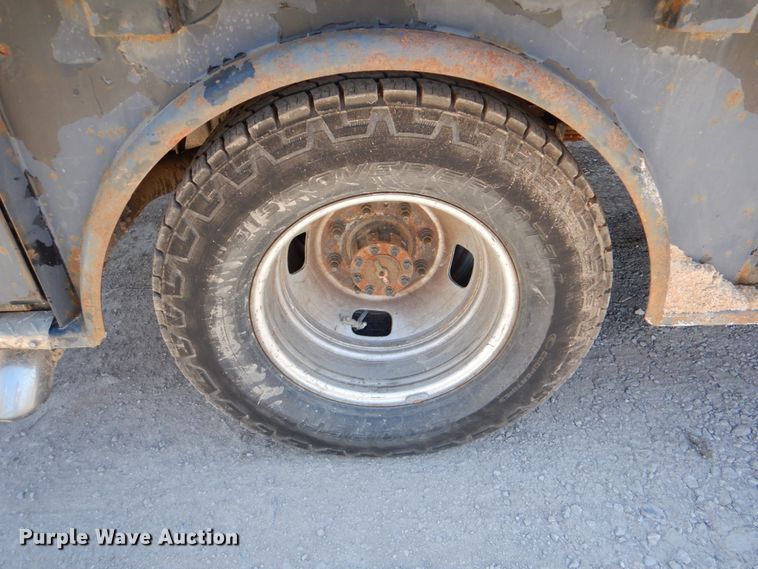 image for item DK5566 2006 Ford F350 Super Duty XL  Crew Cab flatbed pickup truck