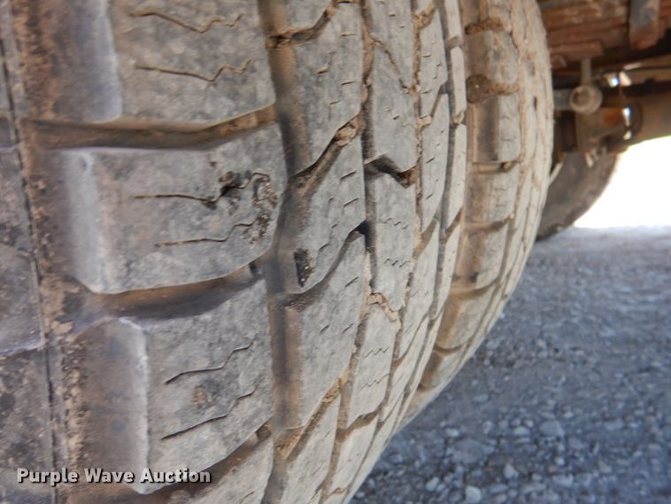 image for item DK5566 2006 Ford F350 Super Duty XL  Crew Cab flatbed pickup truck