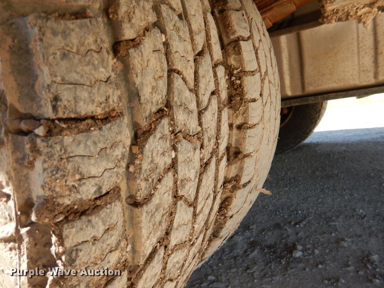 image for item DK5566 2006 Ford F350 Super Duty XL  Crew Cab flatbed pickup truck