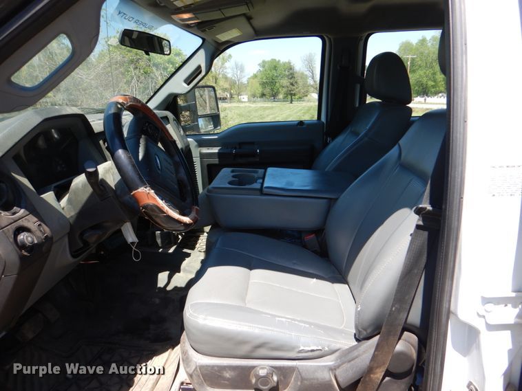 image for item DK5572 2016 Ford F550 Super Duty  Crew Cab flatbed truck