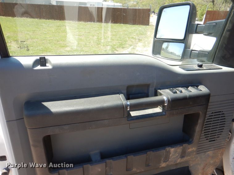 image for item DK5572 2016 Ford F550 Super Duty  Crew Cab flatbed truck